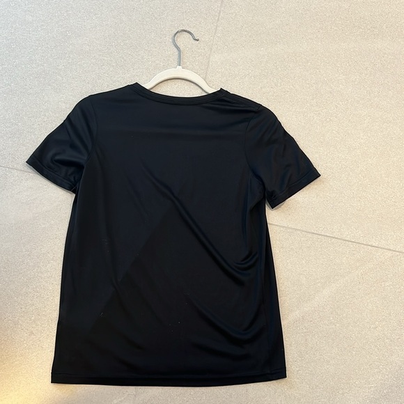 Nike Boy's Dri-Fit Legend T-Shirt! - Picture 5 of 5